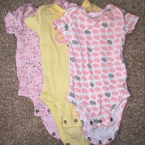 Simple Joys by Carter's Lot of 3 Short Sleeve Onesies in Size 0-3 months